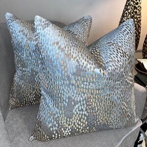 1-NWT CALLISTO HOME DECORATIVE PILLOW (Please read description for details)